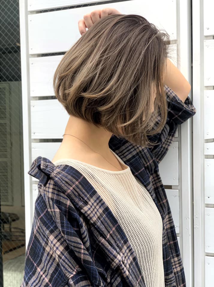 Beige Blonde Highlight Short Bob