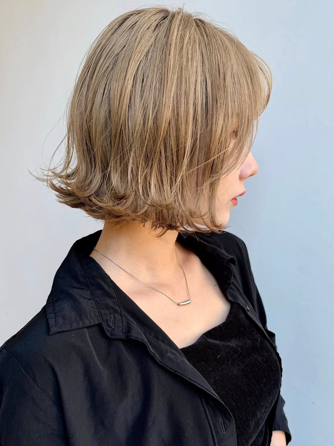 Beige Blonde Solid Color Short Bob
