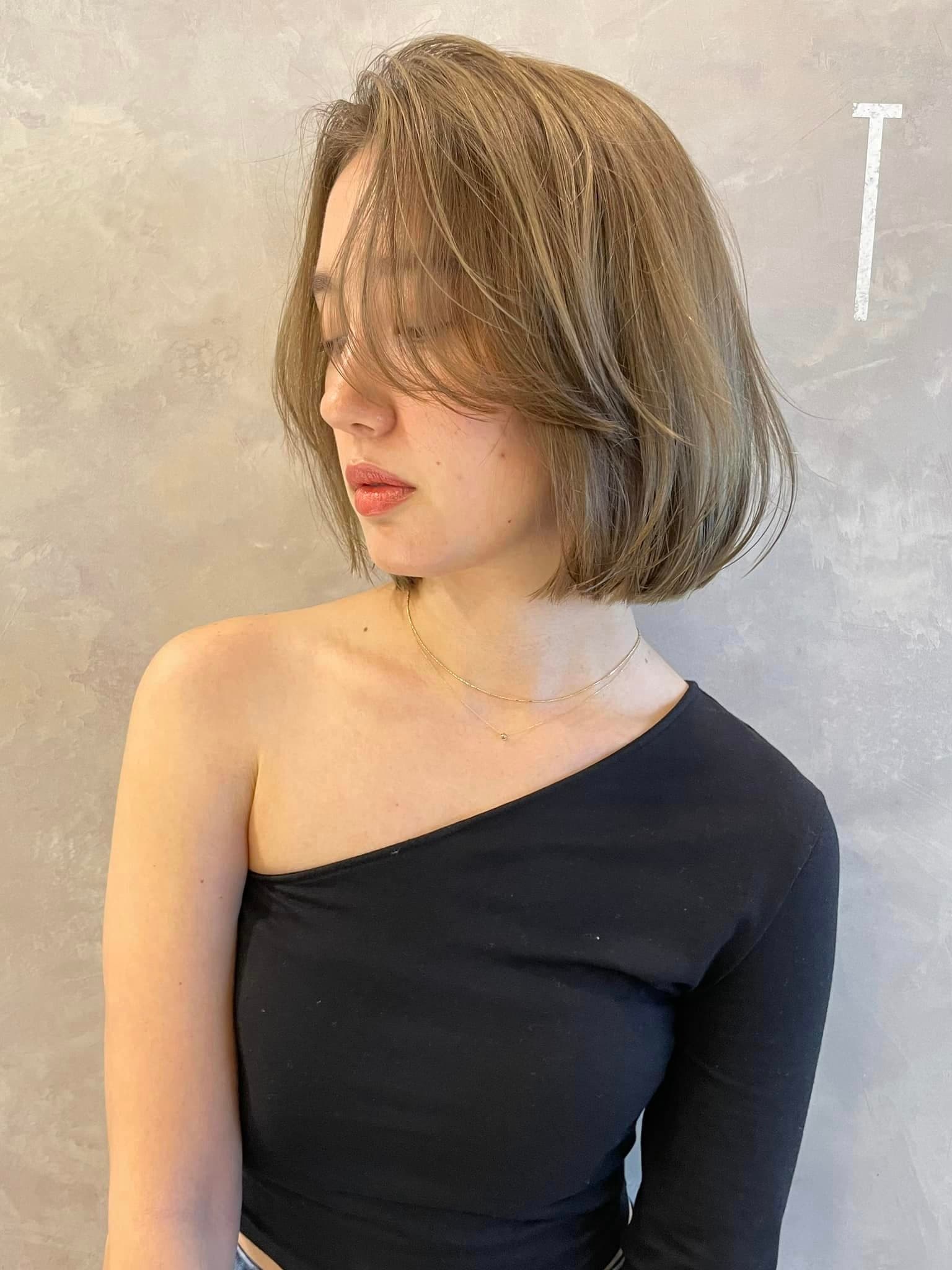 Milk Greige Side-View Compact Bob