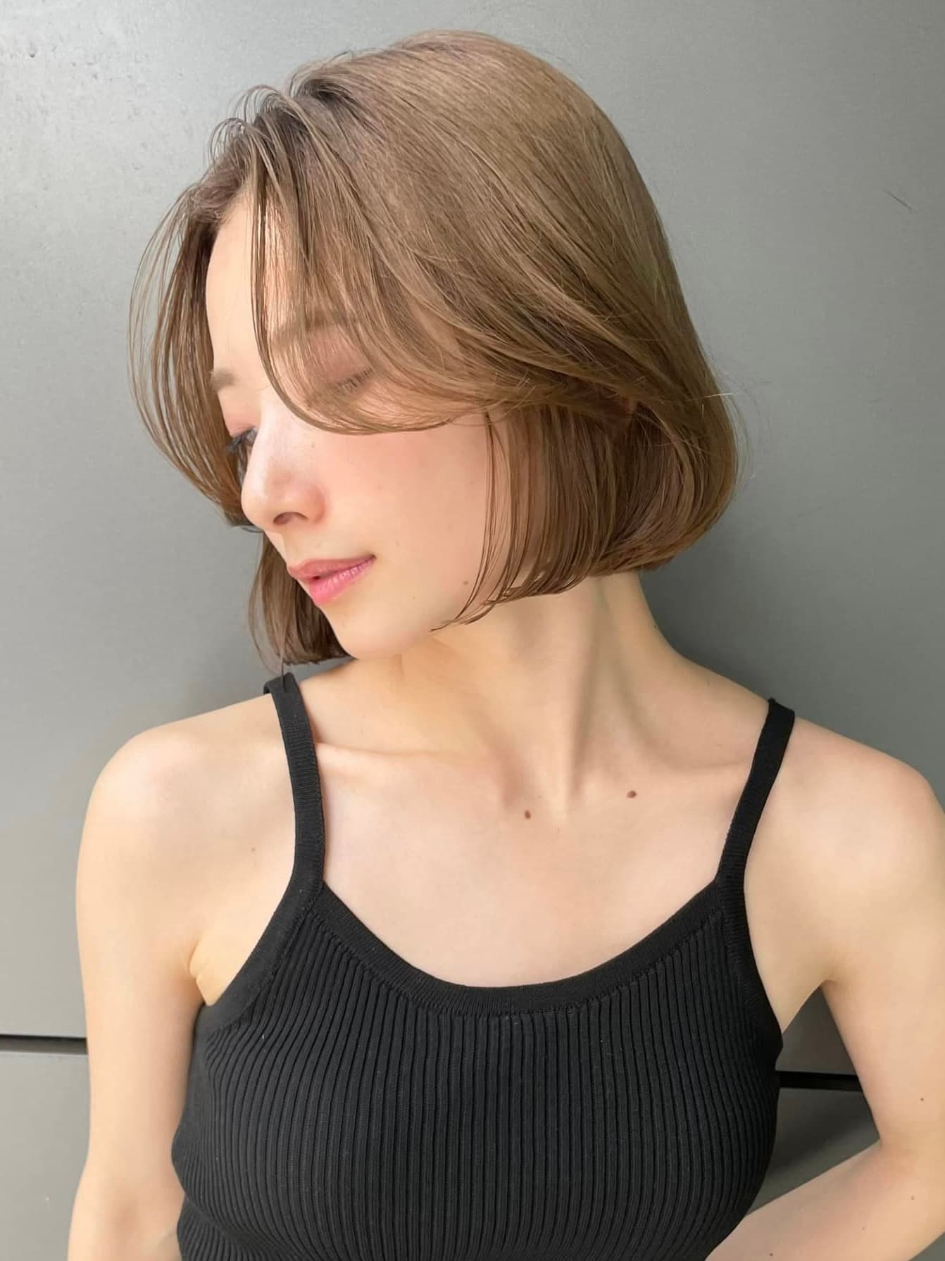 Milk Brown Side-View Compact Bob