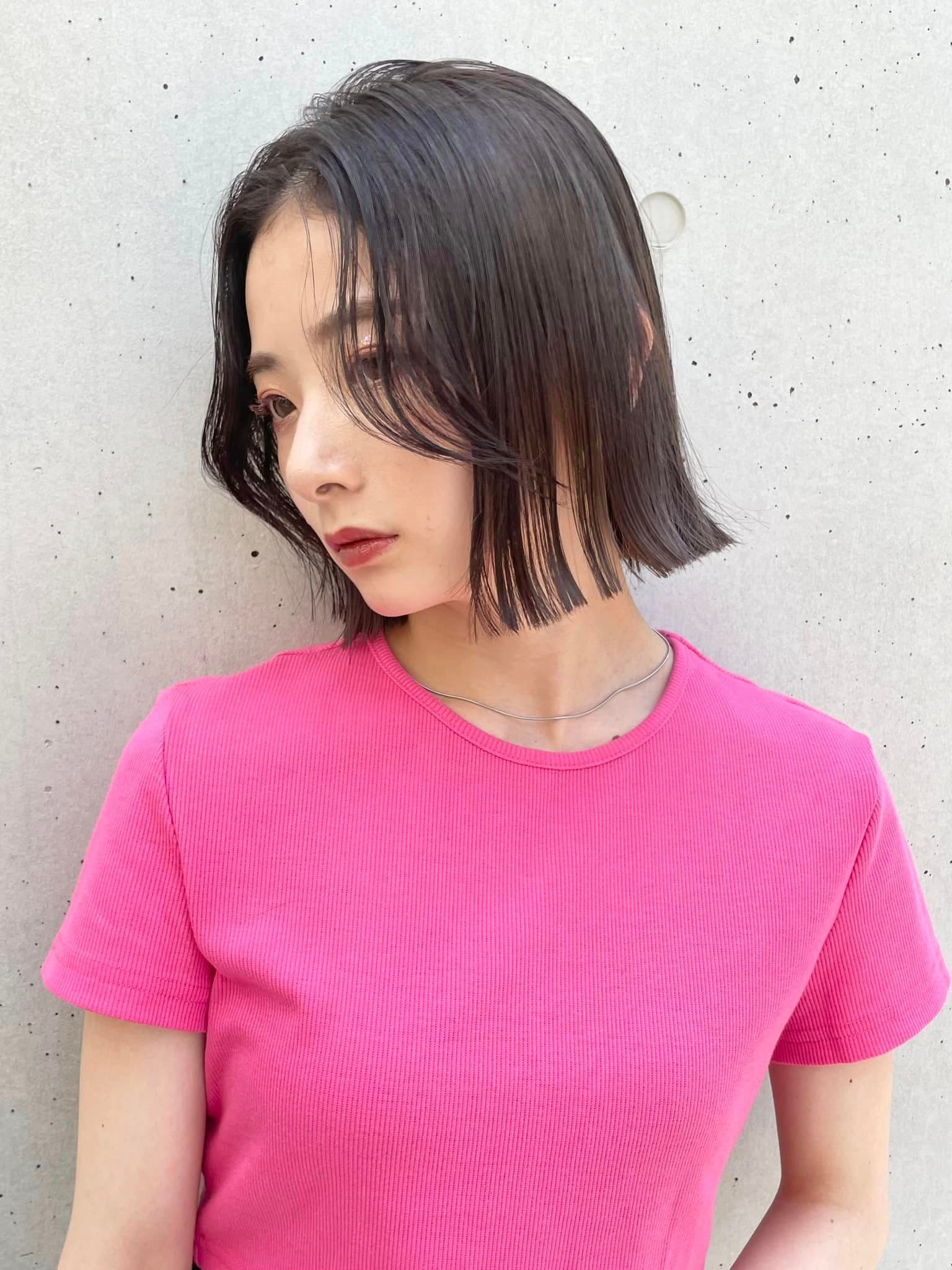 Black Hair Side-View Compact Bob