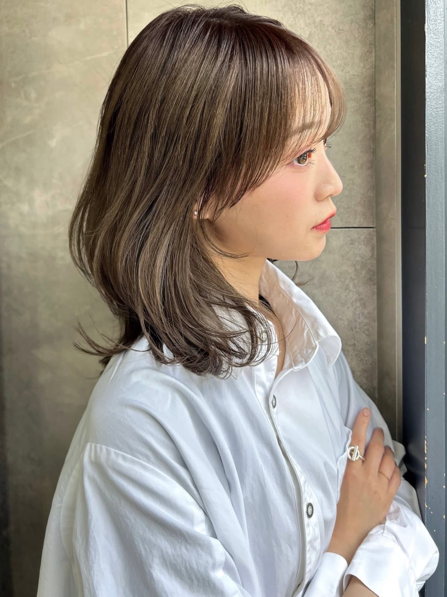Dark Gray Side-View Wavy Semi-Long