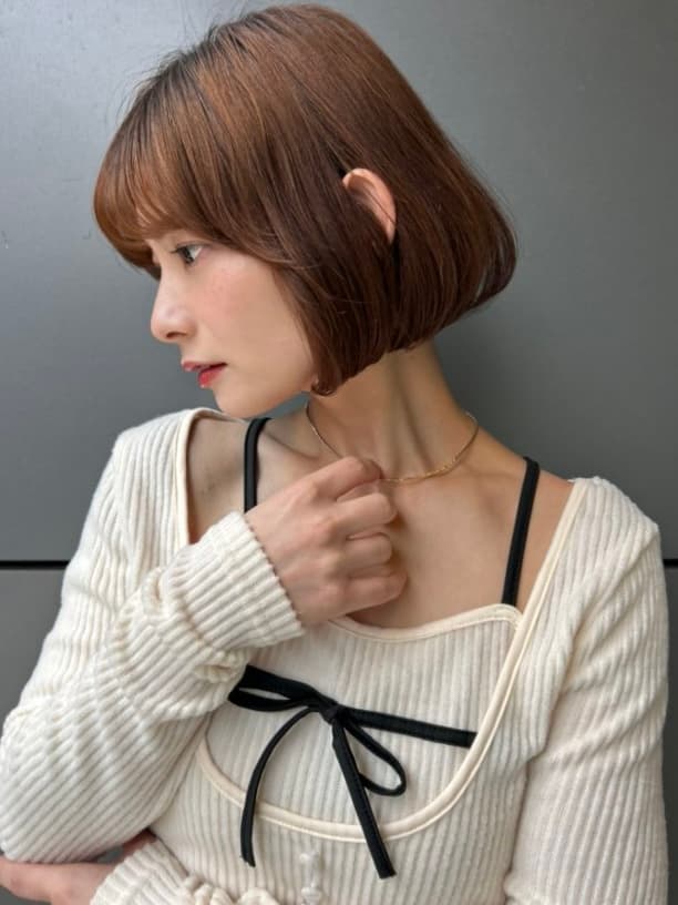 Gold Brown Side-View Compact Bob