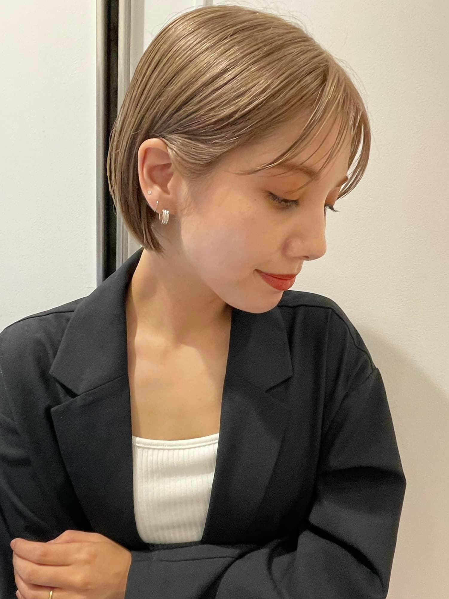 牛奶米色的短波波头