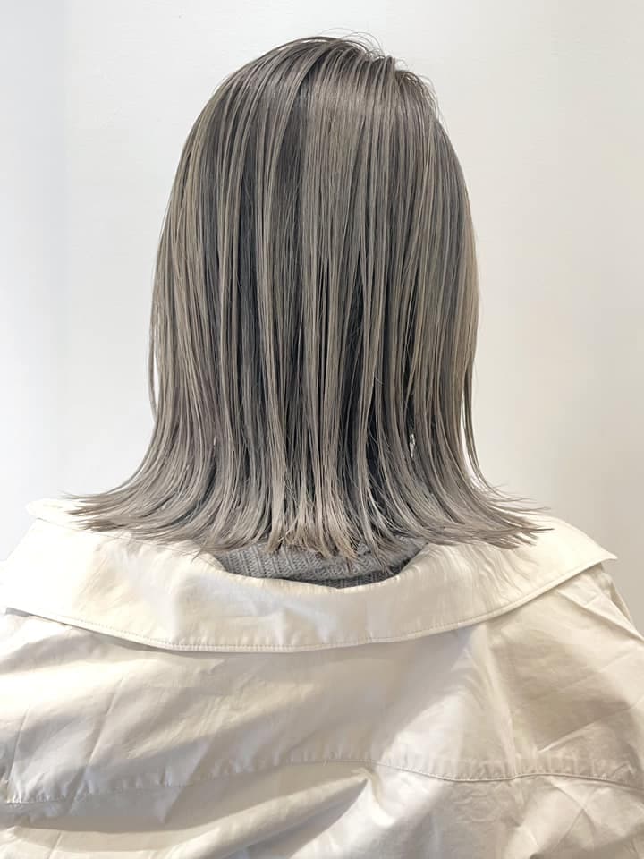 Silver Gray Highlight Medium Bob