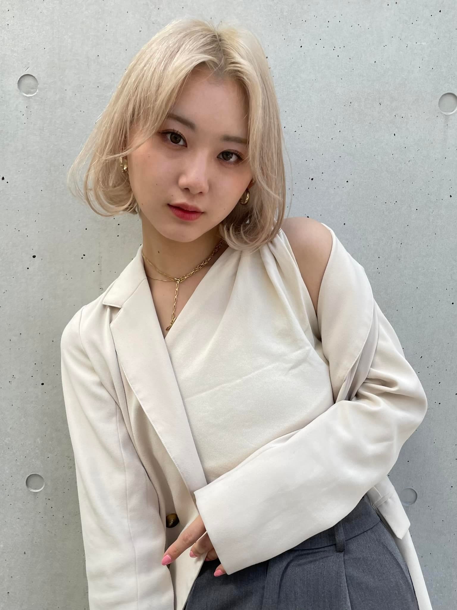 Platinum Blonde Medium Bob