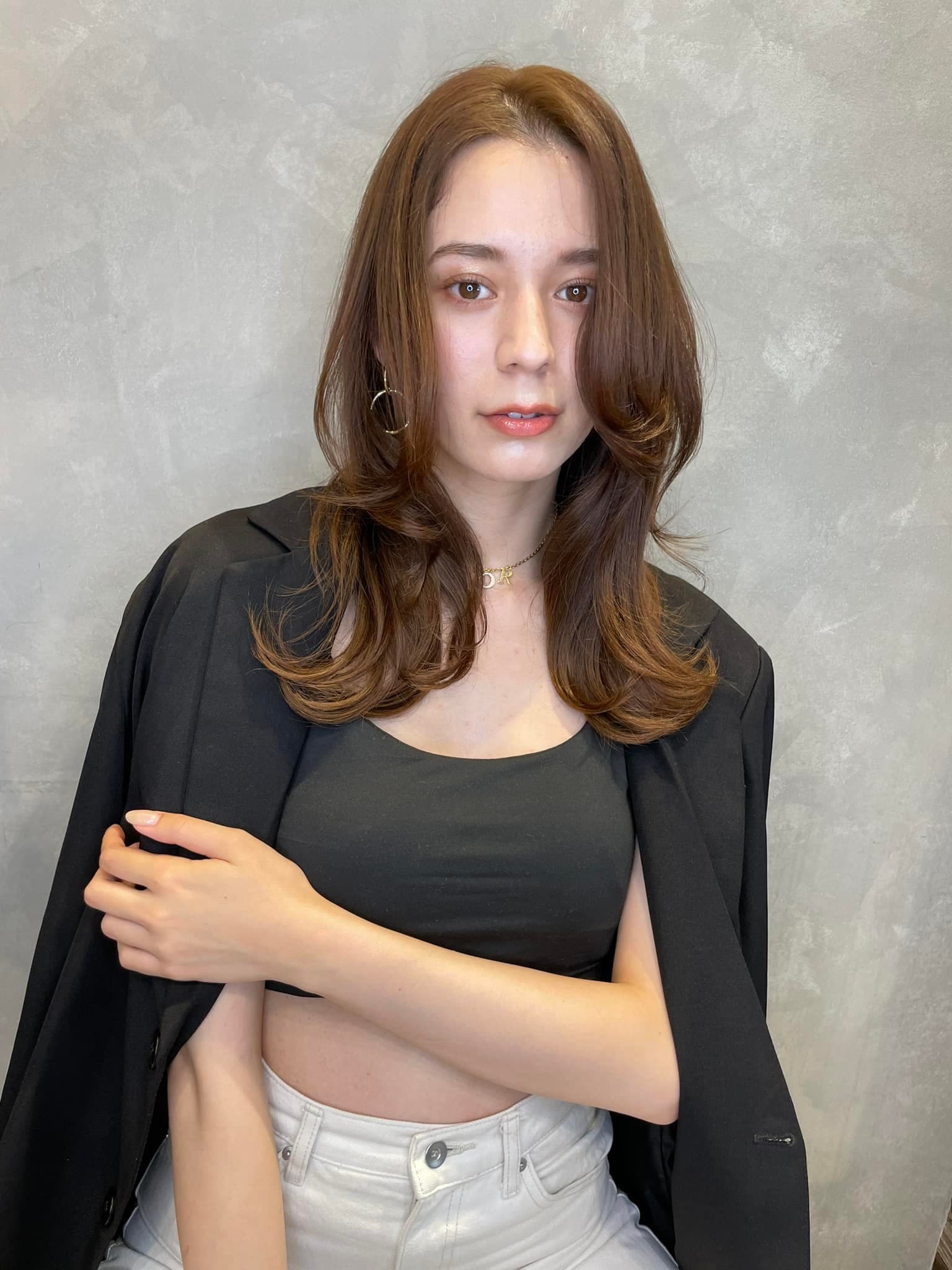 橙棕色的波浪半长发