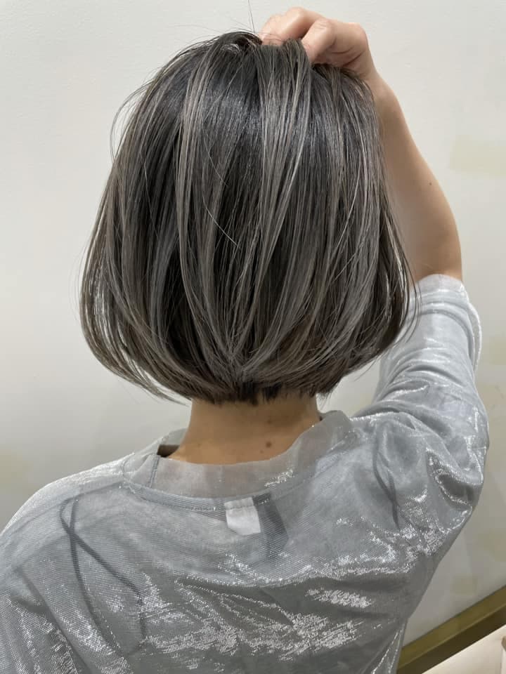 Highlight Silver Gray Short Bob