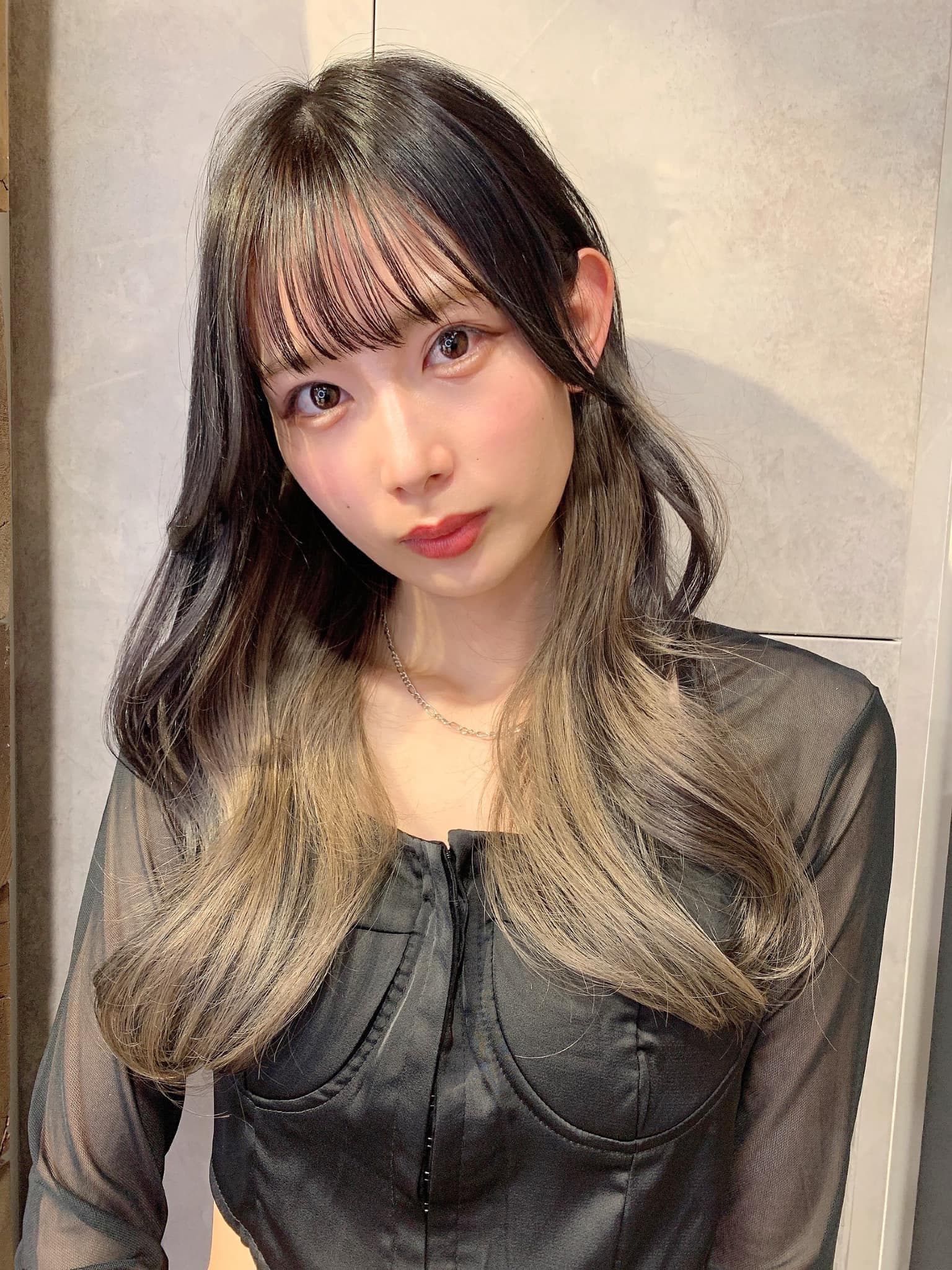 深灰色 的内层染色长发