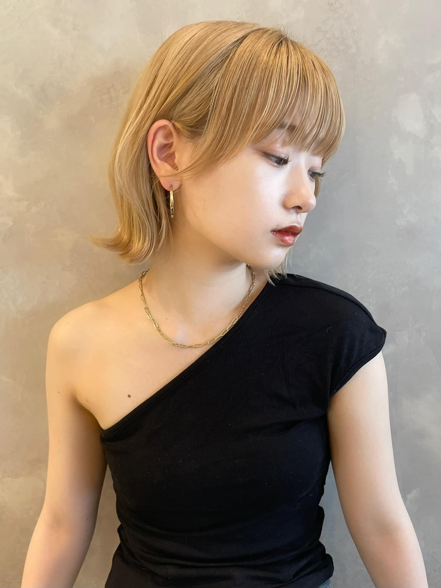 Gold Blonde Side-View Bob