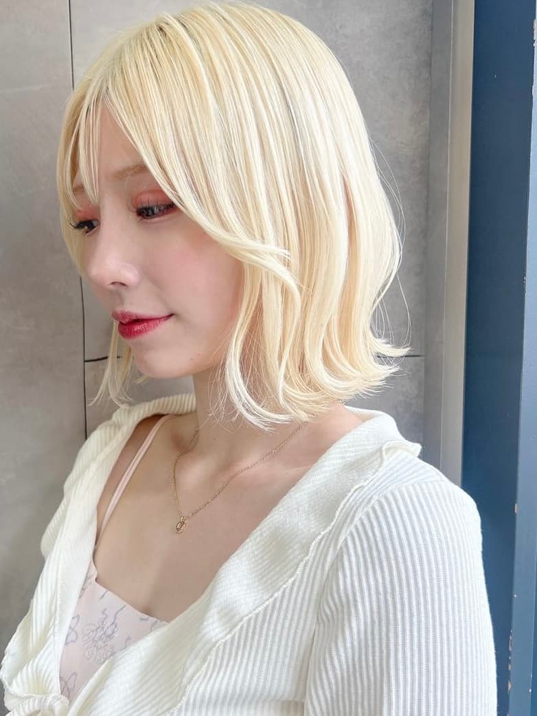 Platinum Blonde Wavy Bob