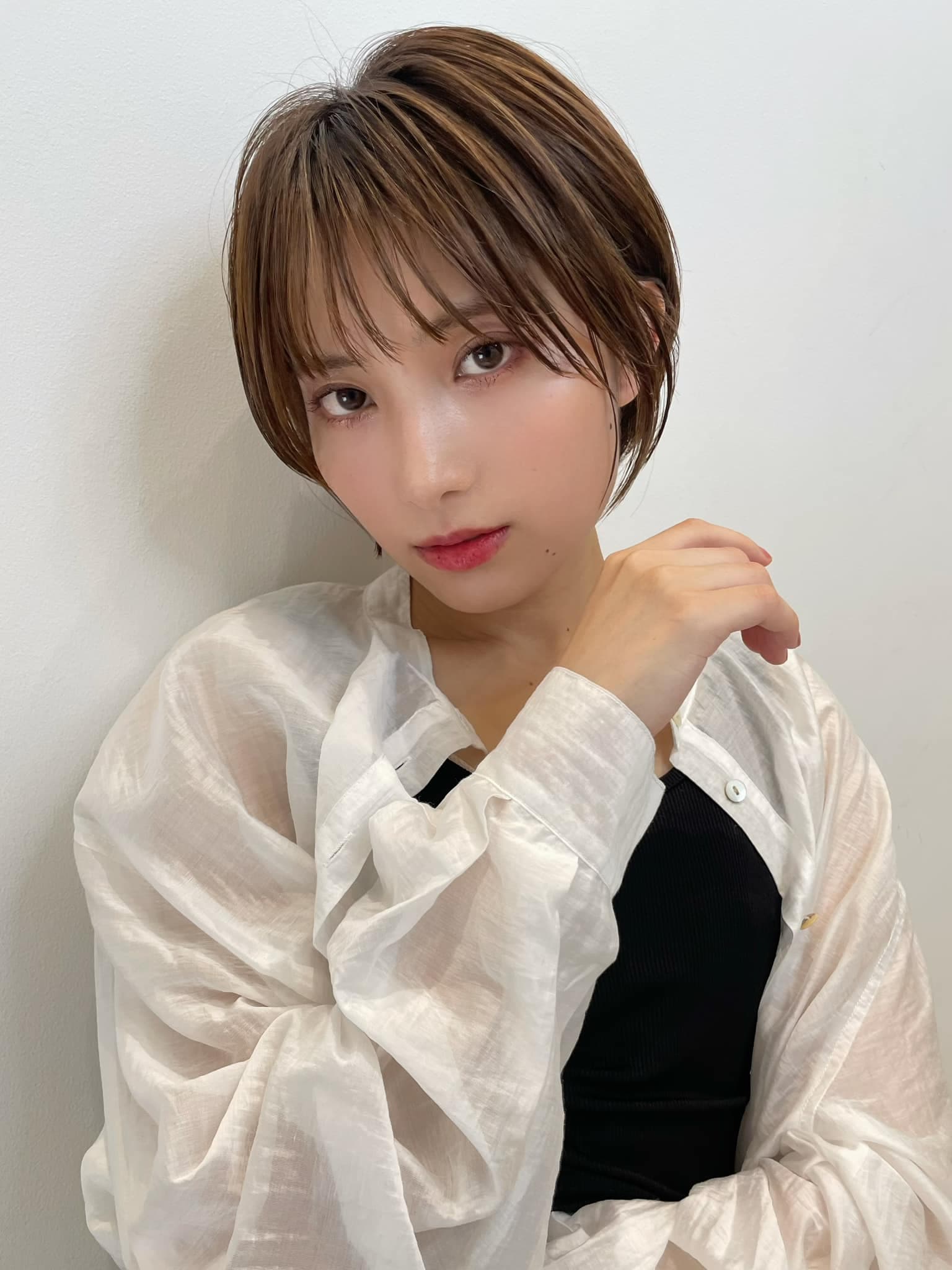 深棕色的短波波头