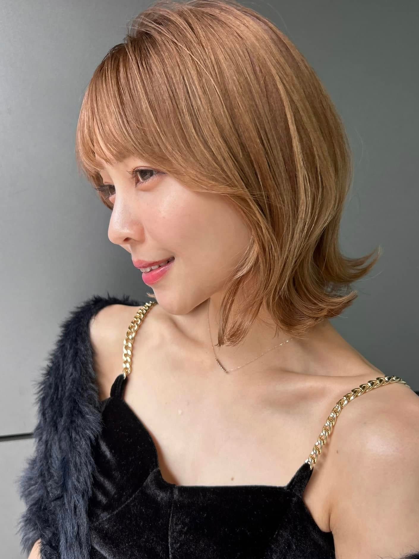 Gold Brown Side-View Wolf Bob