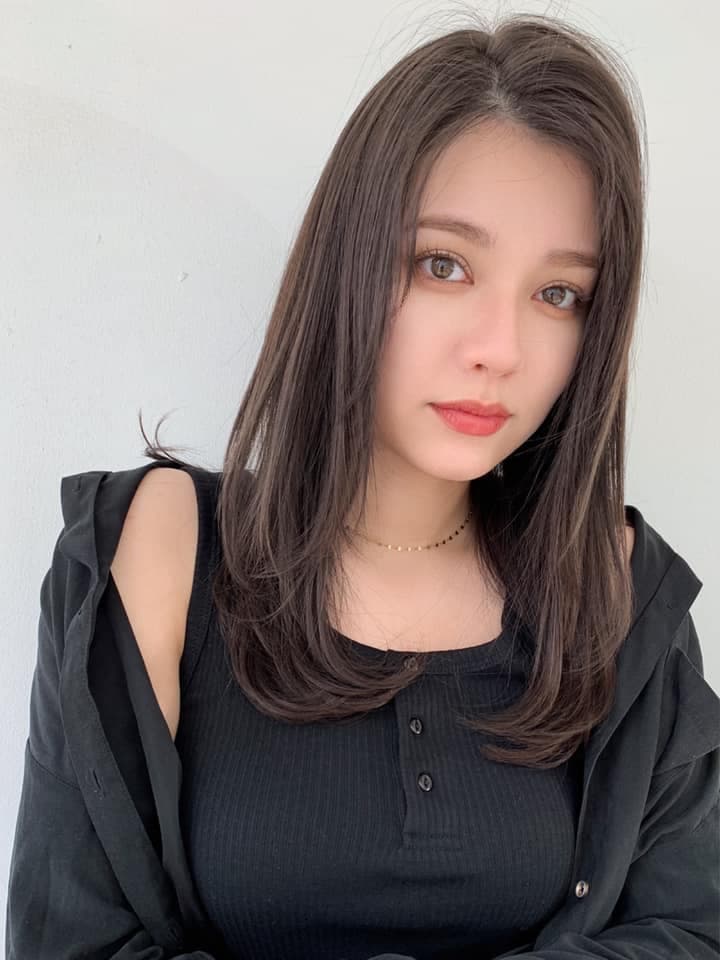 灰棕色的直发半长发