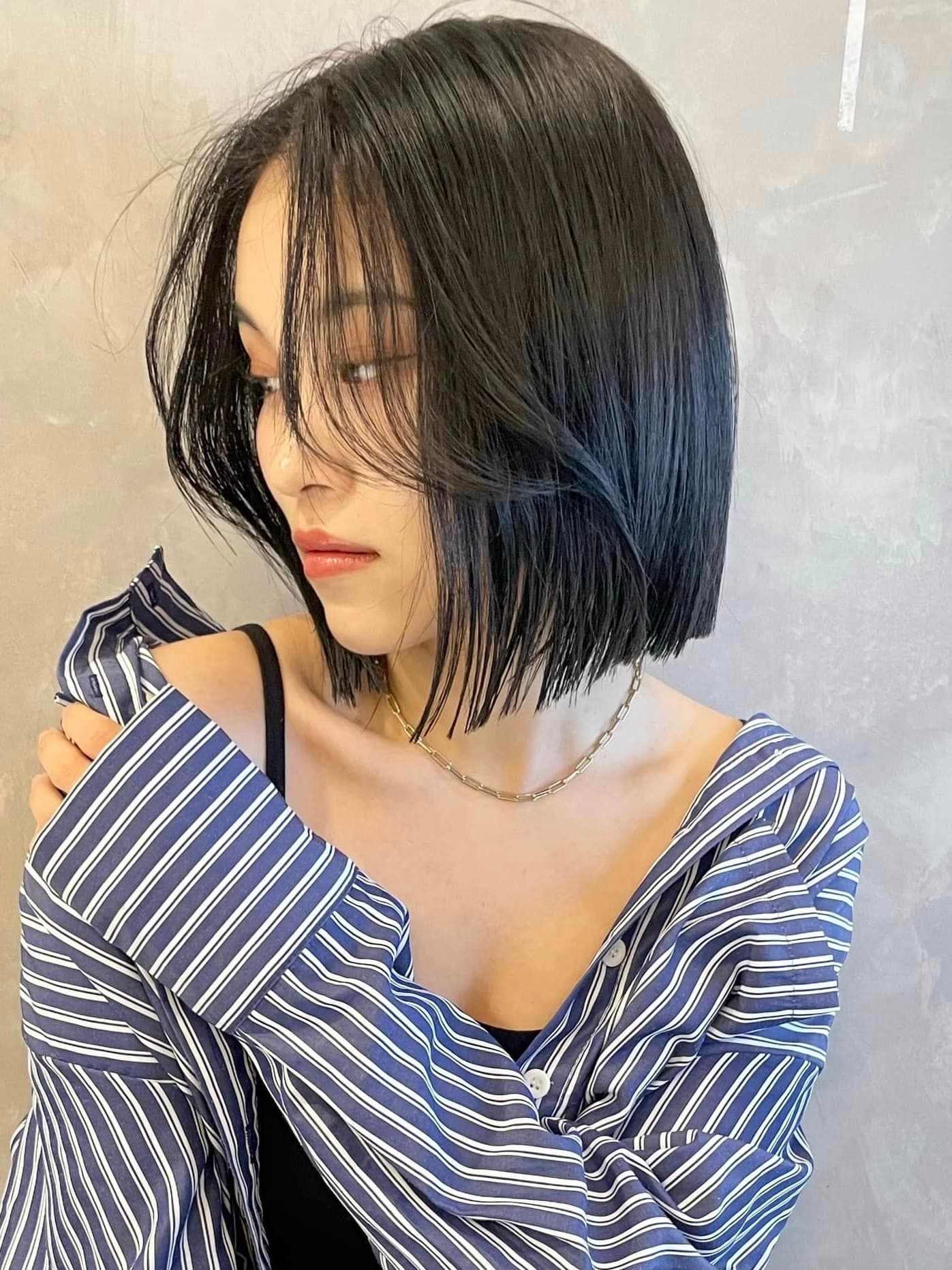 Black Hair Side-View Bob