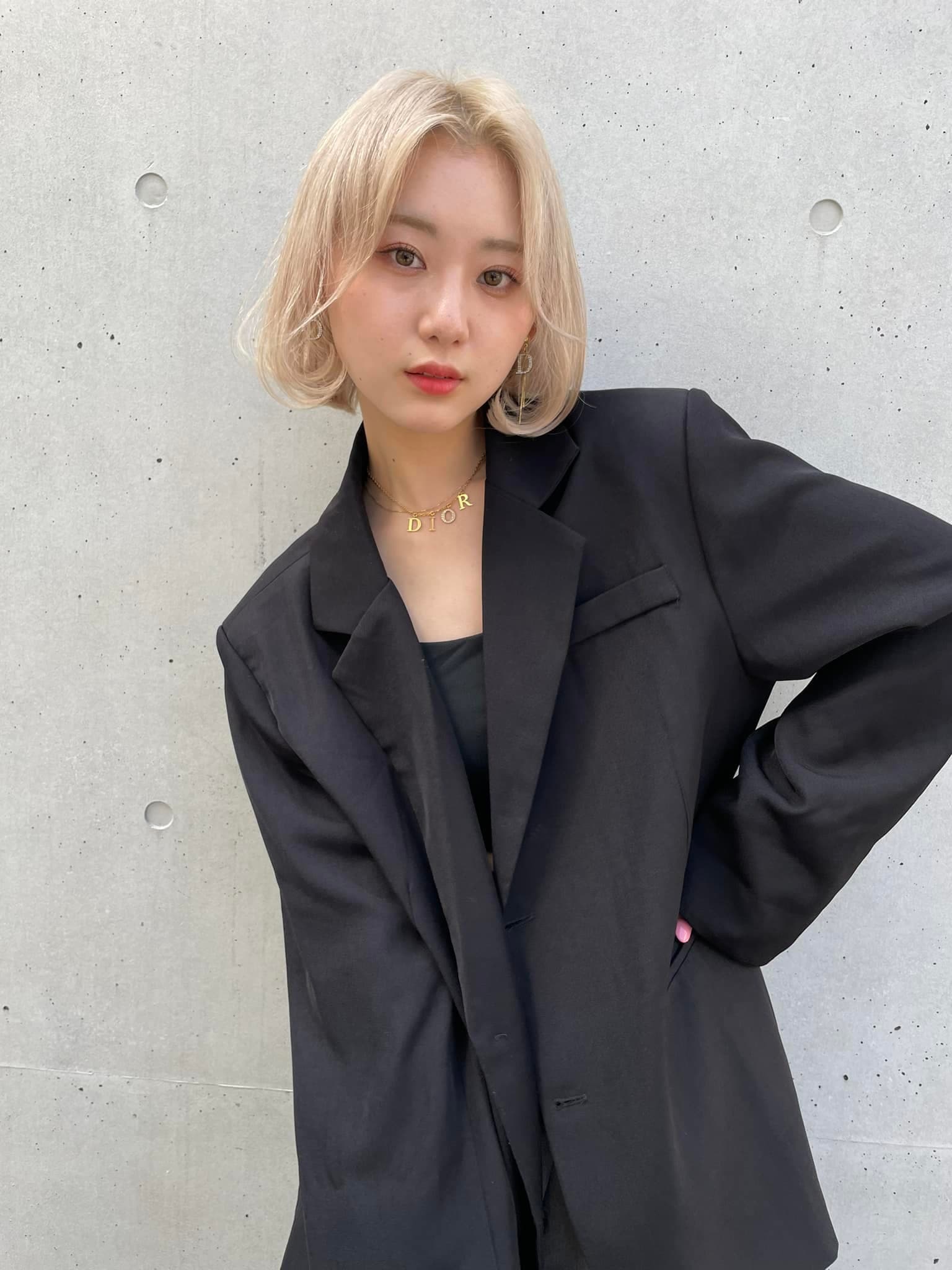 Platinum Blonde Wavy Bob