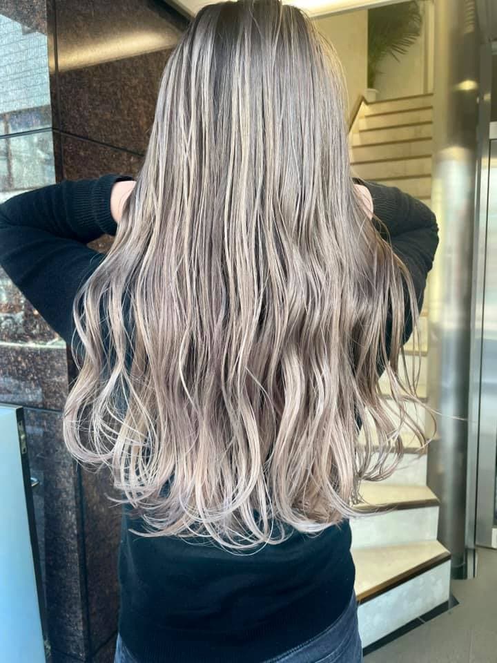 Highlight Ash Gray Layered Medium Bob