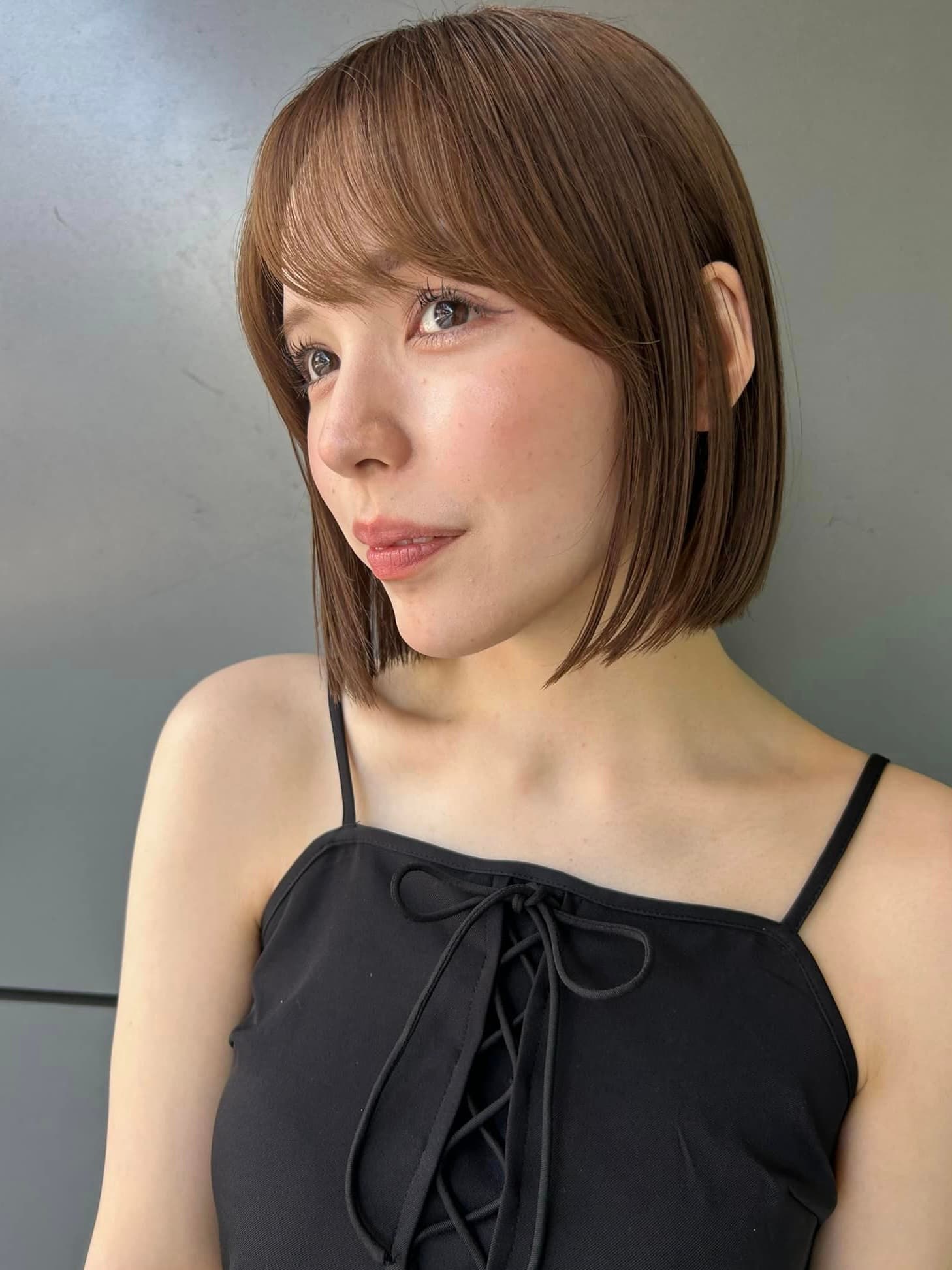 Brown Side-View Bob