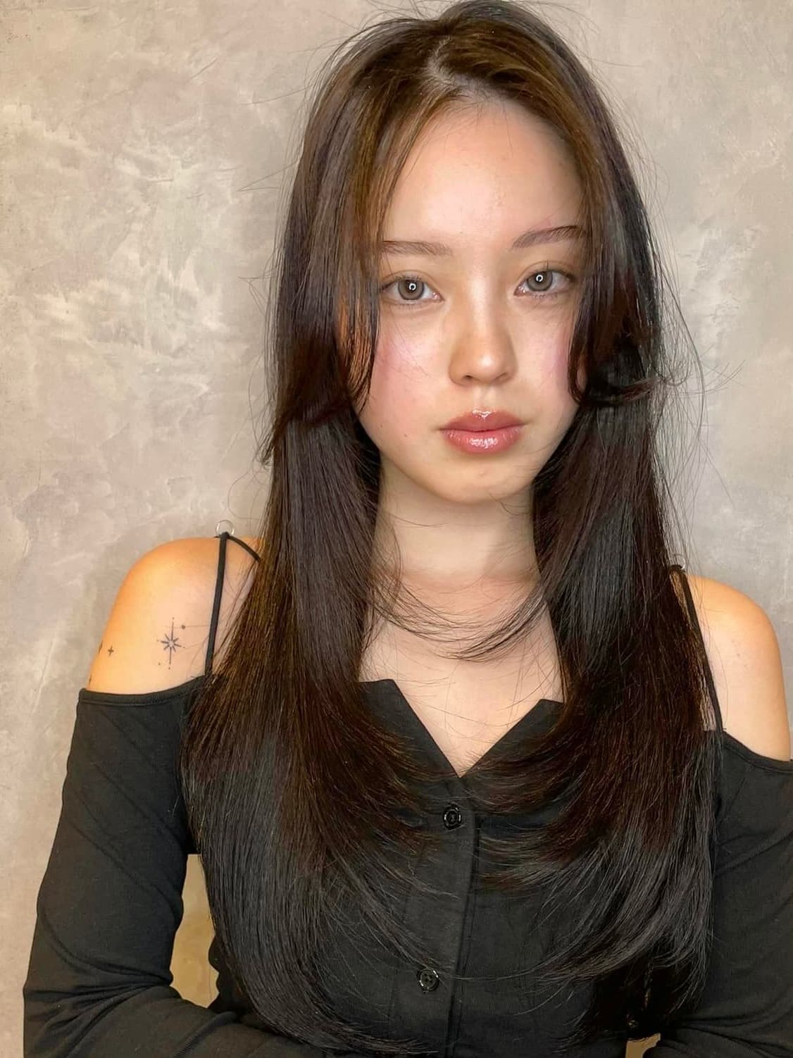 深棕色的直发长发