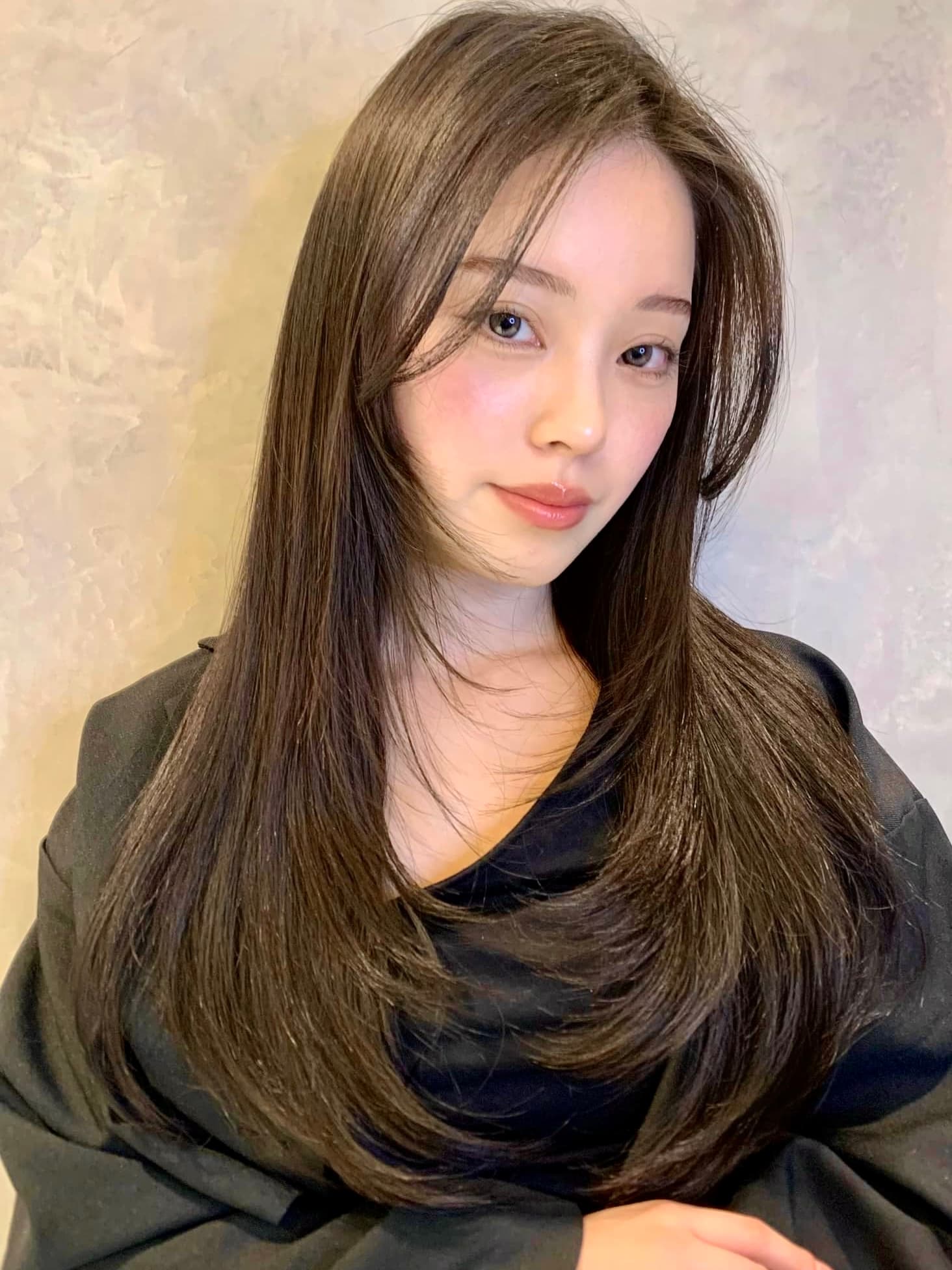 灰色的直发长发