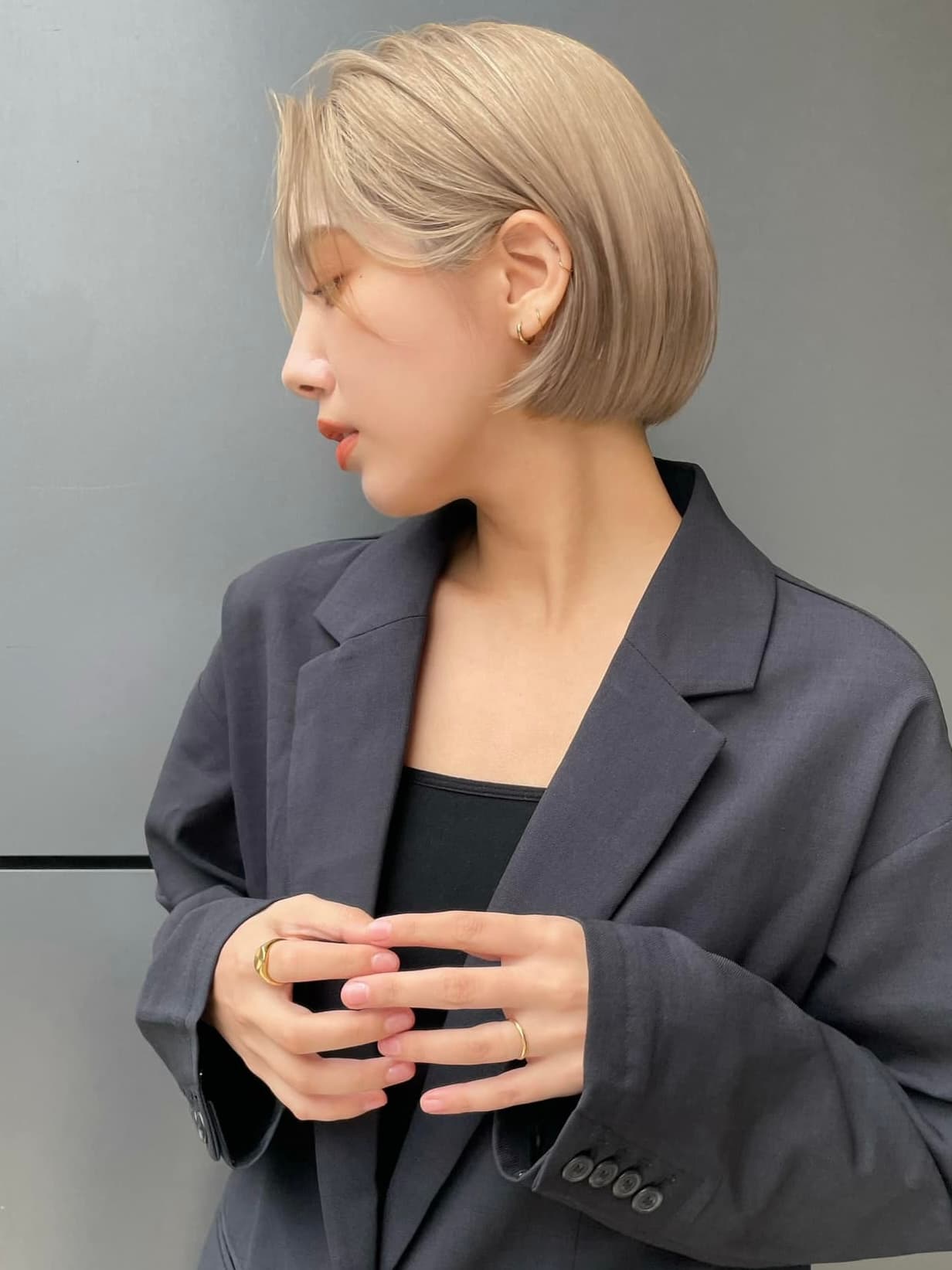 米色亚麻的帅气短发波波头