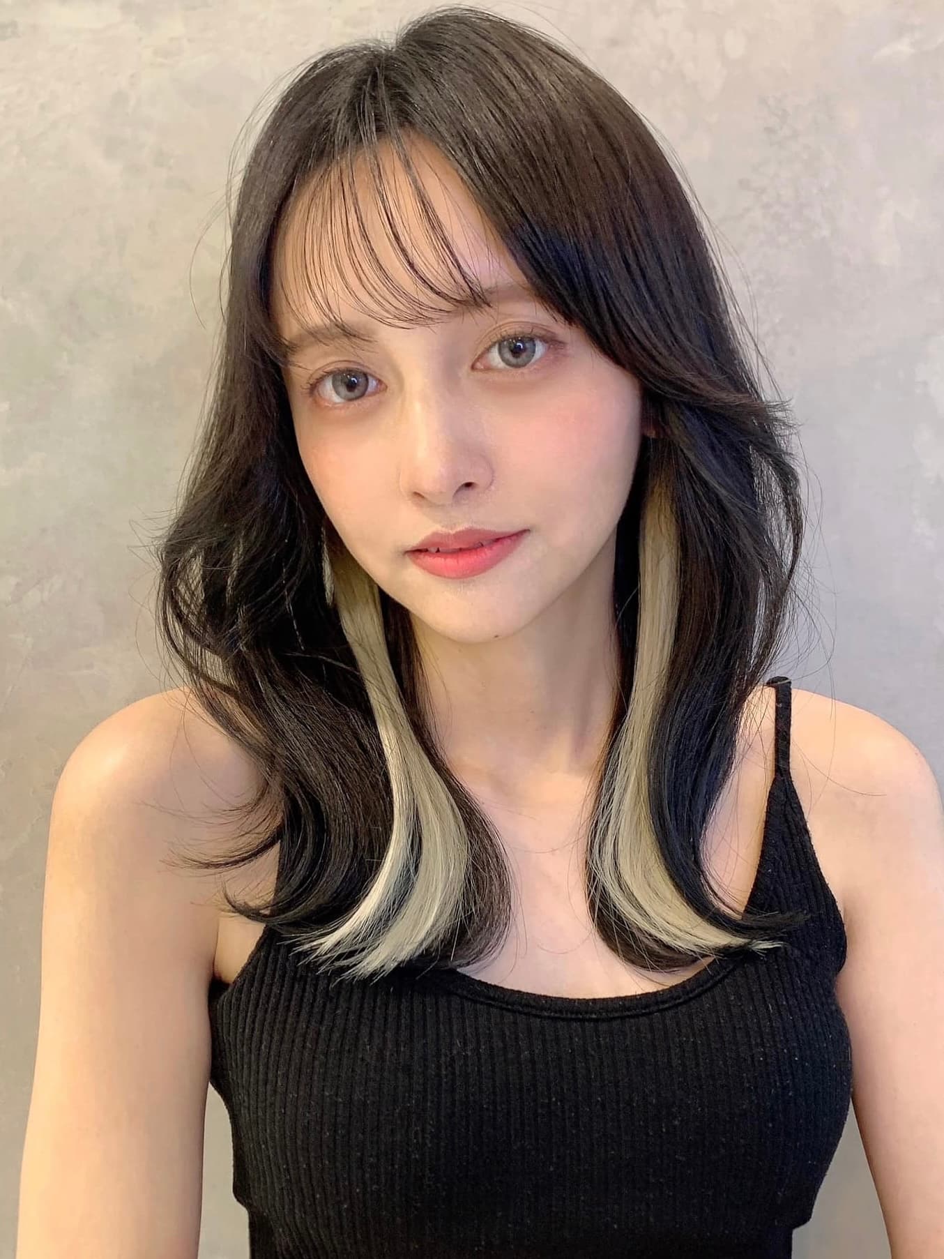 黑色 × 的内层染色半长发