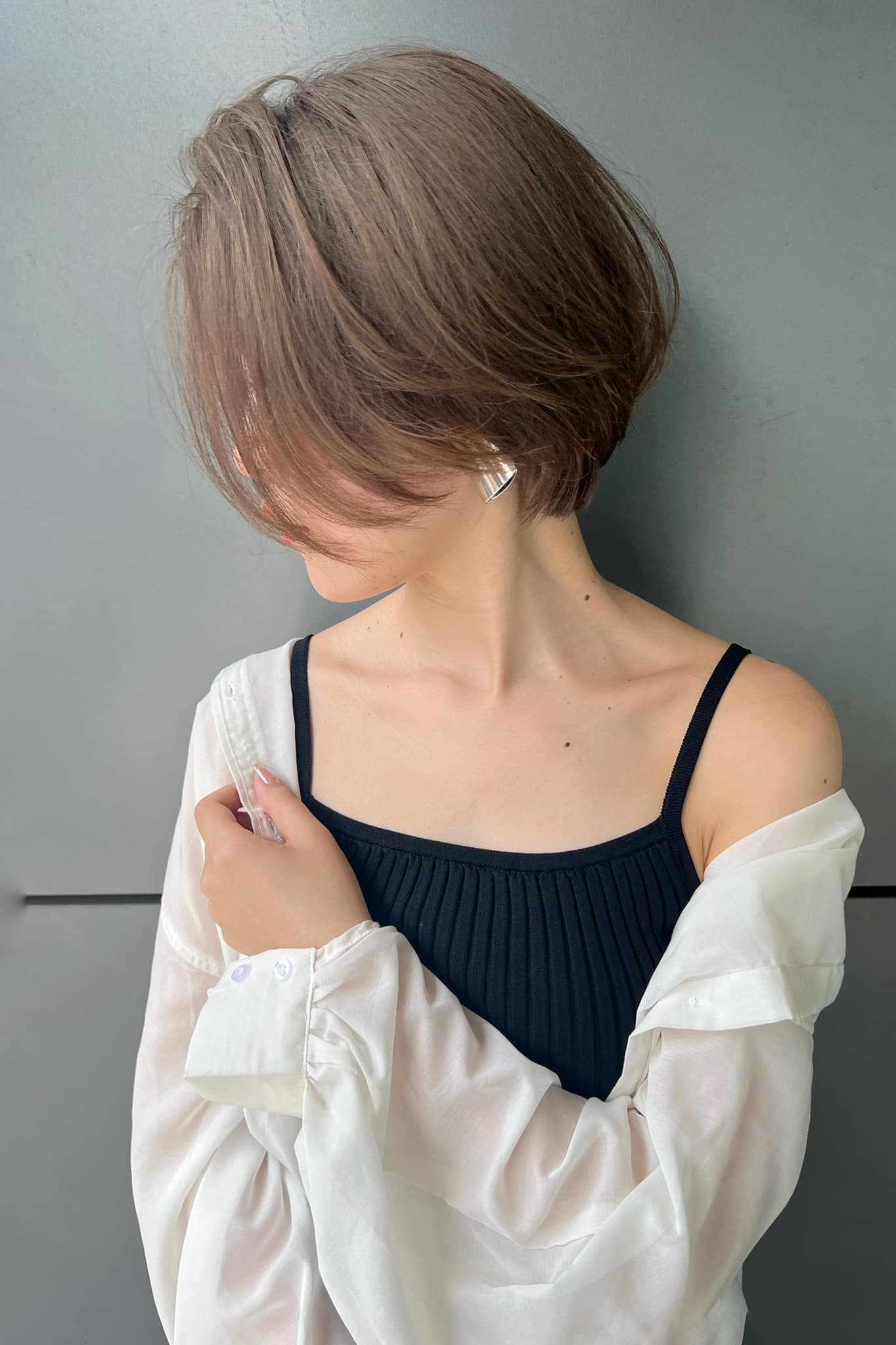 灰米色的 短发