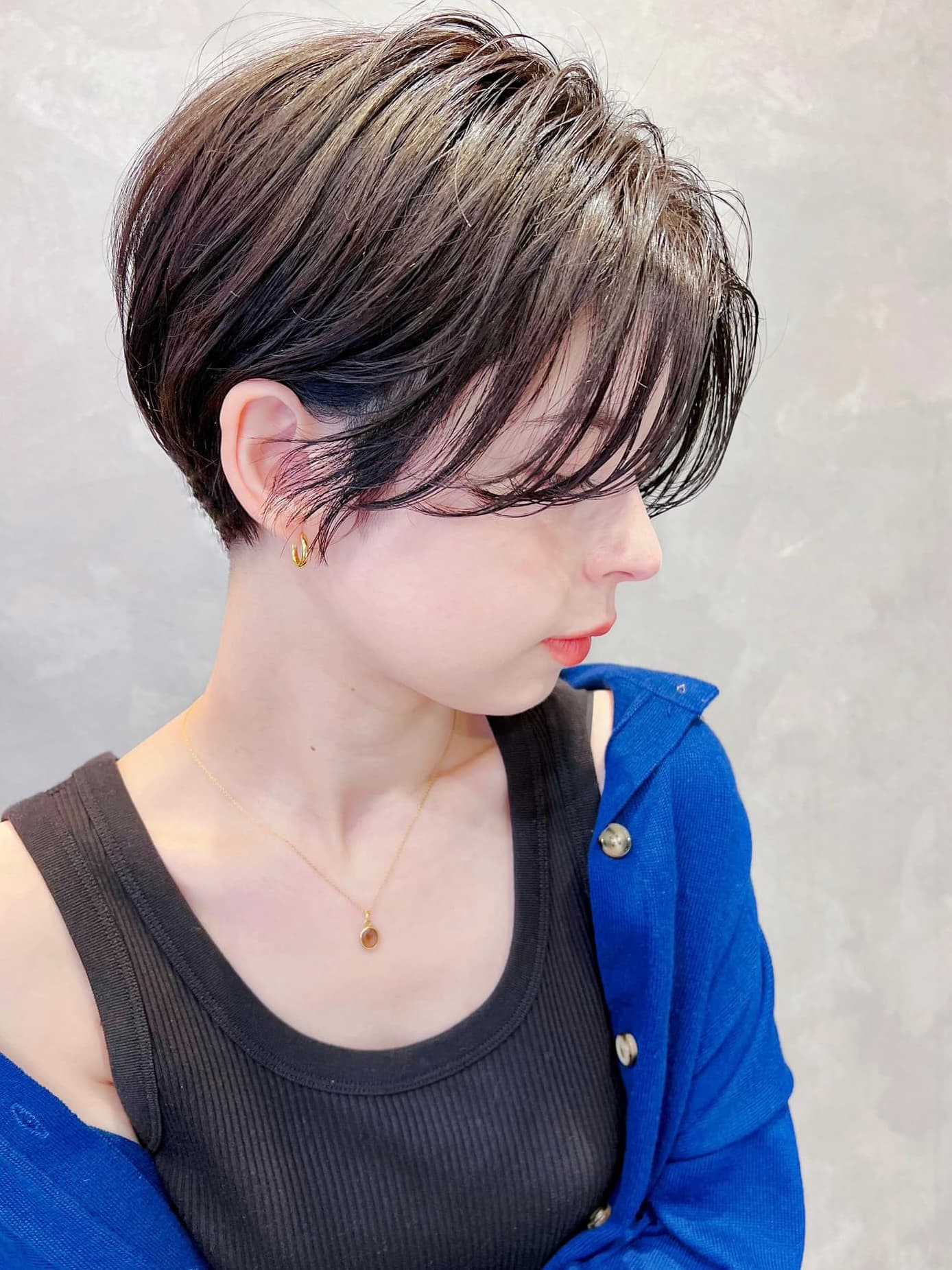 挑染散短发