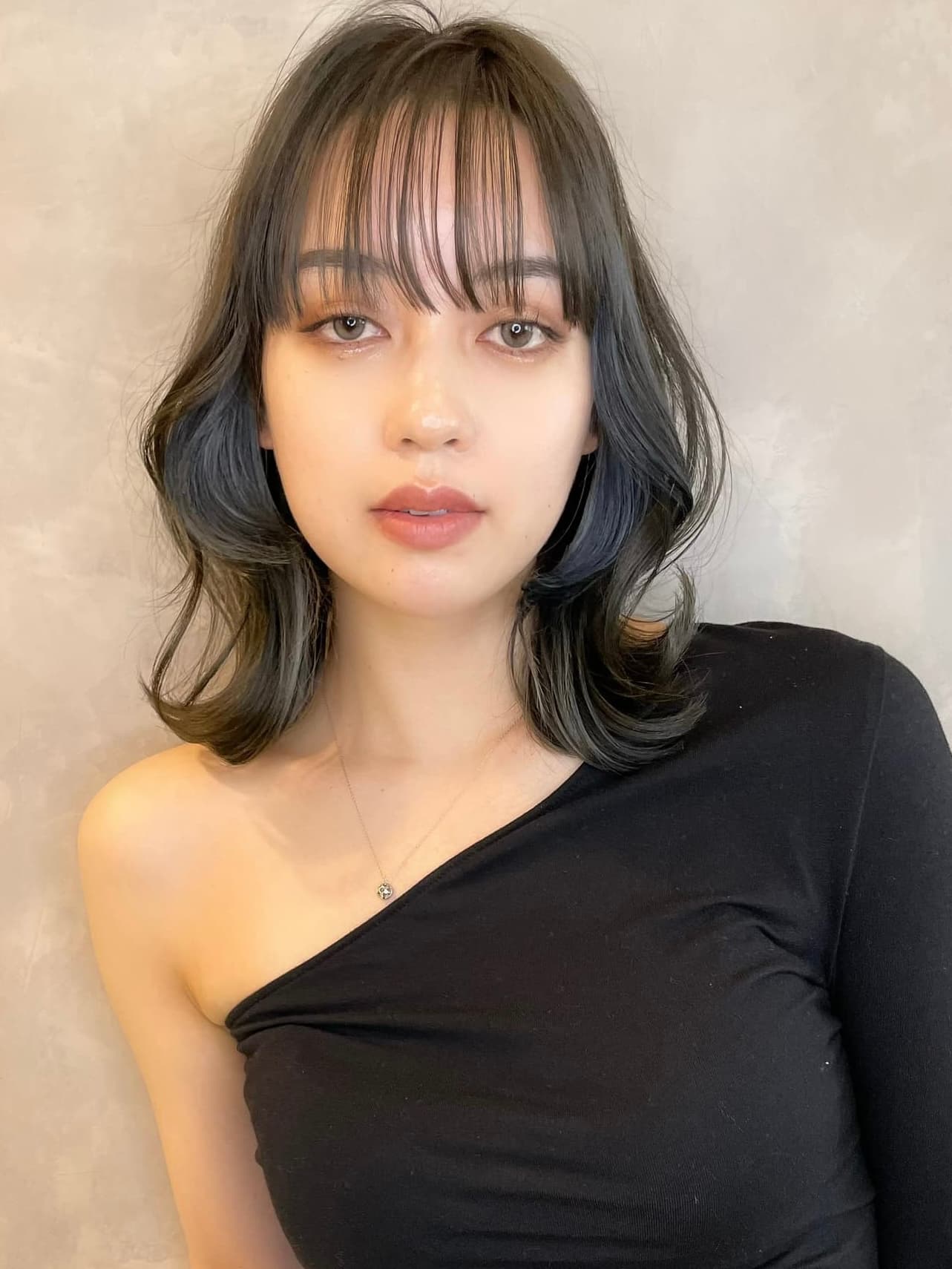 Dark Gray Inner Color Medium Bob