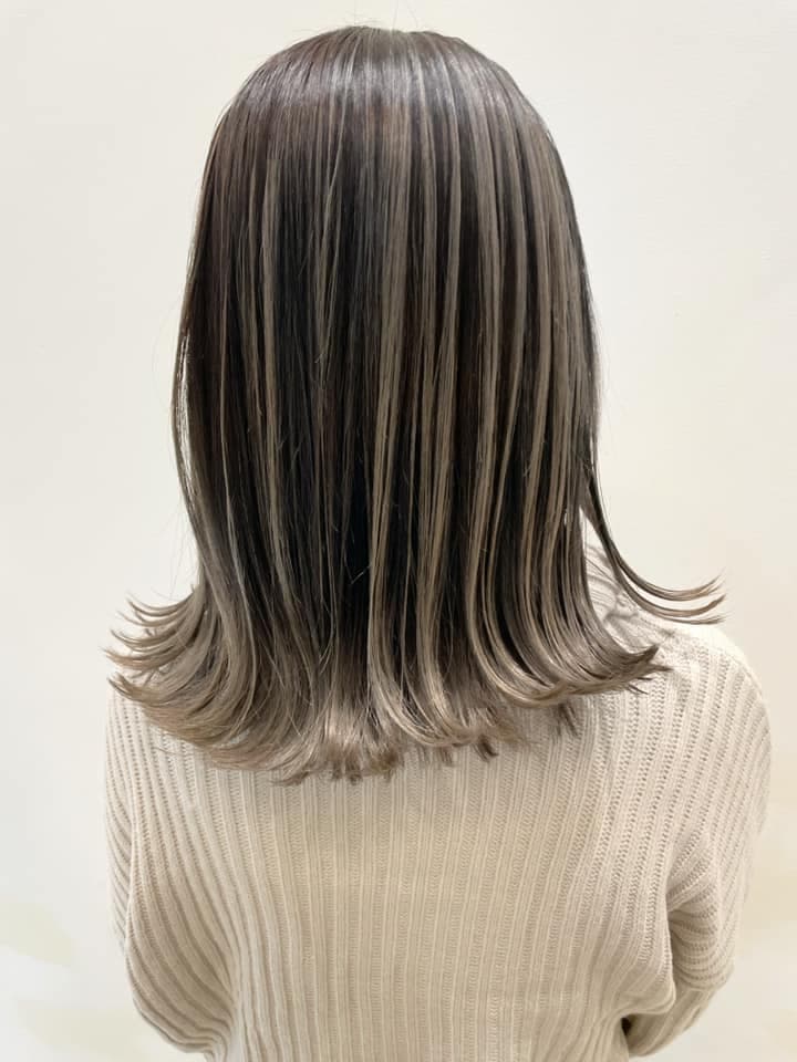 Highlight Silver Gray Medium Bob