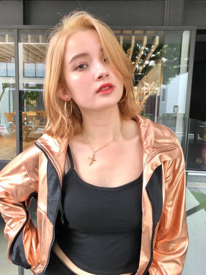 Gold Wavy Bob