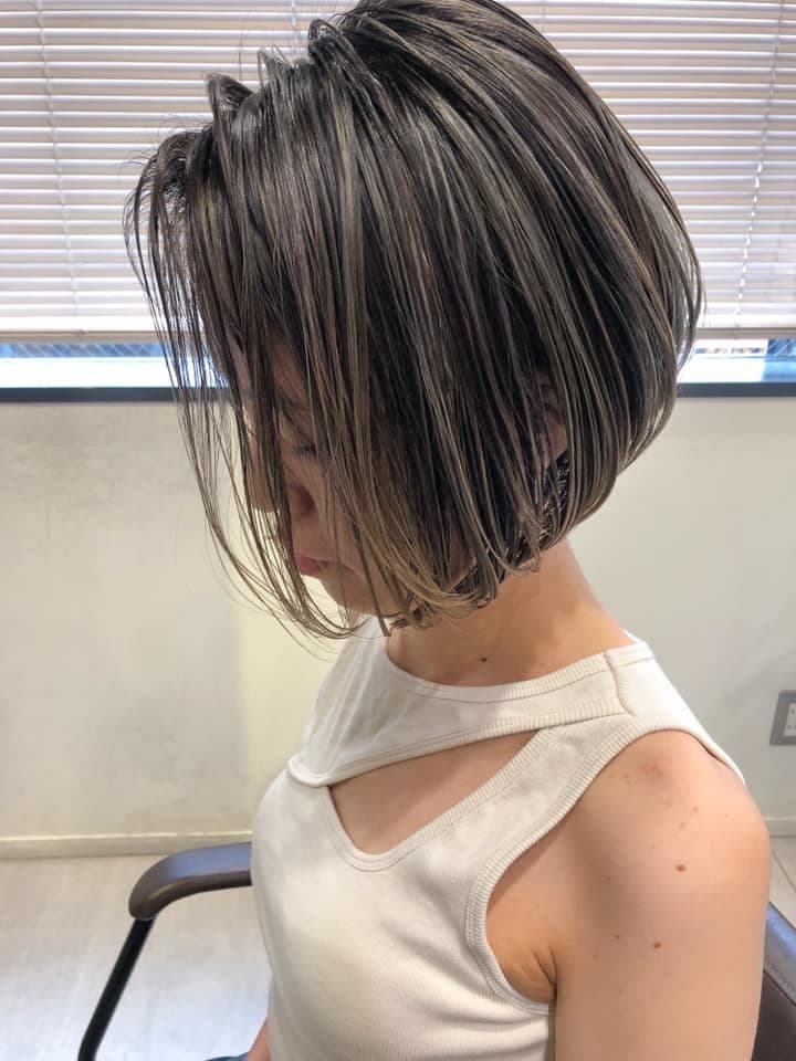 Highlight Silver Short Bob